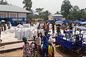 Projet post récolte, commercialisation et renforcement des capacités des ménages réunis en OP au Sud Ubangi dans les territoires de Gemena et  Libenge – Foire agricole au savoir de Mawuya  Exposition des produits de récolte.