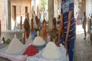  Projet de gestion post récolte, commercialisation et renforcement des capacités des ménages agricoles au Tanganyika, territoire de Kabalo – QUELQUES IMAGES DE PRELEVEMENT DES INFORMATIONS SUR LE SYSTEME DU MARCHE DANS KABALO.